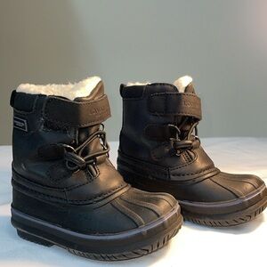 London Fog snow boots, size 7, black with Sherpa lining, never worn